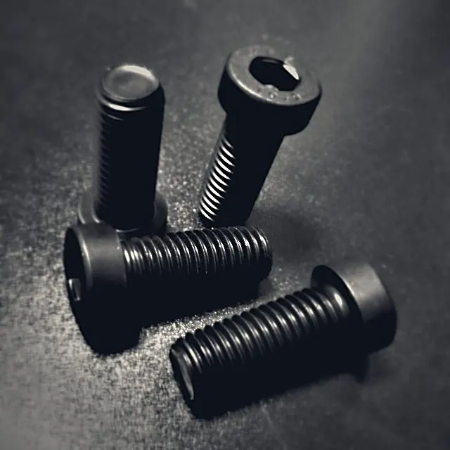 Low head capscrews